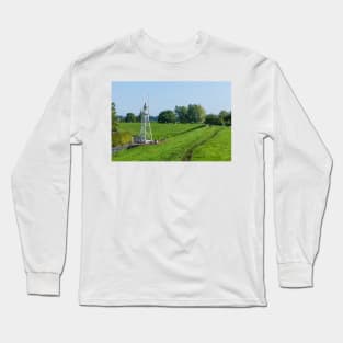 Liener Hörn lighthouse on the Huntedeich, Elsfleth; district of Wesermarsch; Lower Saxony; Germany; Europe Long Sleeve T-Shirt